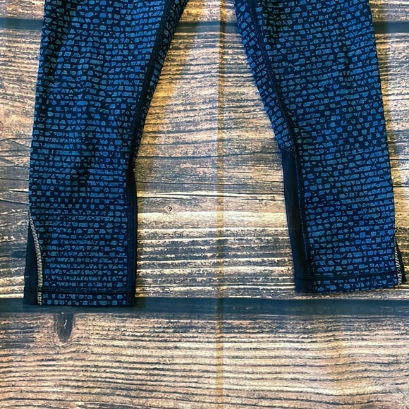 Lululemon Free Runner Crop Leggings - Picture 3 of 7
